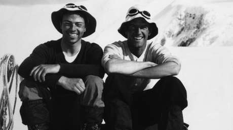 Encuentran cámaras abandonadas hace 85 años en un escondite en un glaciar (FOTOS)