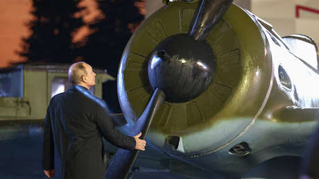 VIDEO: Putin observa equipos bélicos utilizados por el Ejército para defender Moscú en 1941