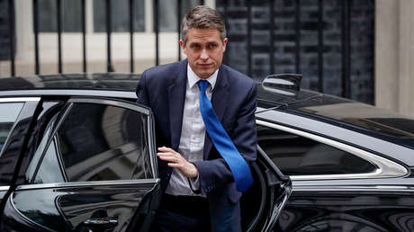 Dimite un ministro del Gobierno británico acusado de acoso laboral