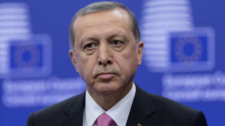 Erdogan promete "responder" por los 52 años "a las puertas de la UE"