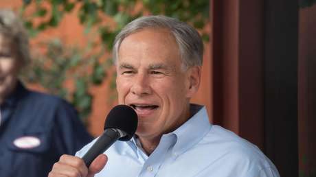 El gobernador de Texas invoca la 'Cláusula de Invasión' de la Constitución de EE.UU.