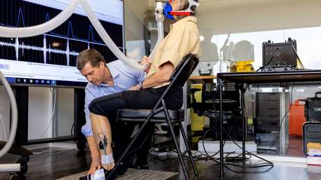 VIDEO: Flexionar este músculo puede ayudar a quemar calorías estando sentado