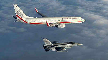 VIDEO: La selección polaca es escoltada por cazas de combate durante parte de su vuelo a Catar