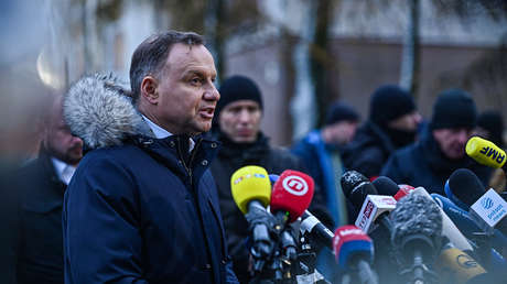 Presidente polaco revela a bromistas que Zelenski le aseguró que el misil caído en su país era ruso