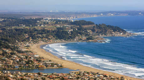 Polémica en Chile tras la decisión de una zona turística de imponer "toque de queda" a los menores