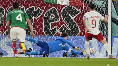 Directora de una escuela mexicana se hace viral al comprar televisores para que sus alumnos vean el Mundial