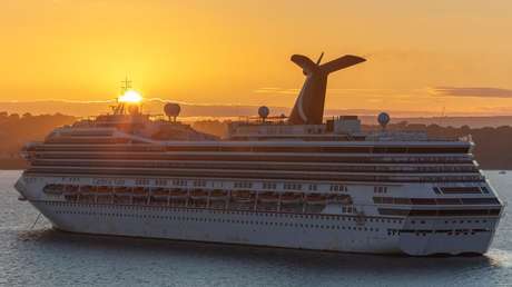 VIDEO: Rescatan a un hombre que sobrevivió varias horas tras caer por la borda de un crucero