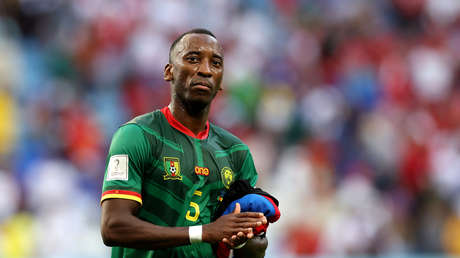 Jugador camerunés responde a los insultos recibidos por llevar botines con la bandera rusa