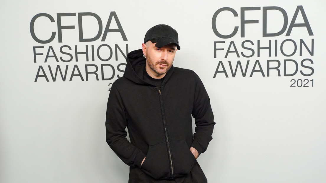 El director creativo de la casa de modas de lujo Balenciaga, Demna Gvasalia