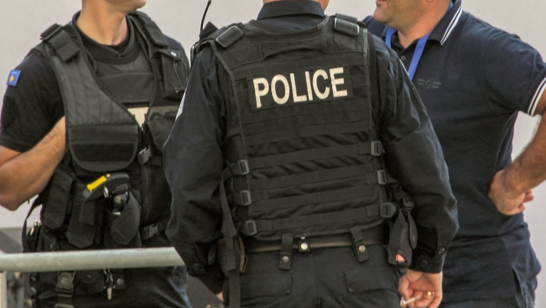 La Policía de Kosovo se despliega en una zona de mayoría serbia causando la protesta de Belgrado