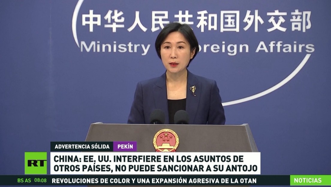 China denuncia que EE.UU. interfiera en asuntos de otros países y sancione a su antojo