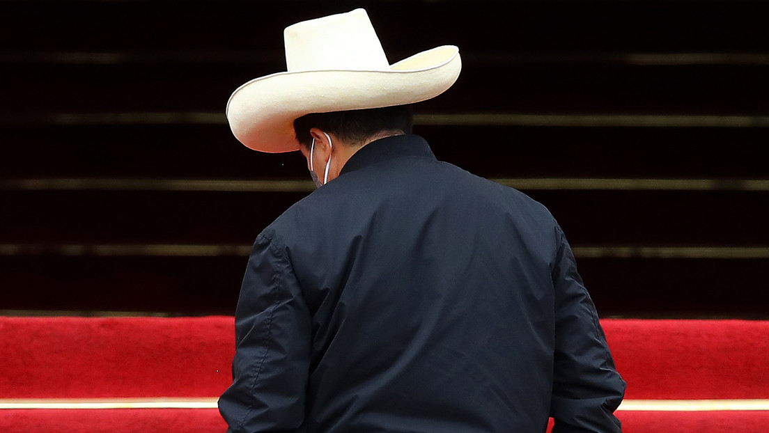 La Fiscal de Perú presenta denuncia constitucional contra Castillo ante el Congreso