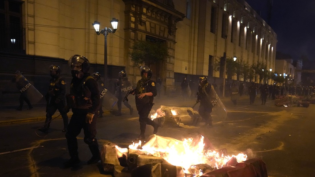 Reportan ataques a sedes de varios canales de televisión en la capital peruana (VIDEO)