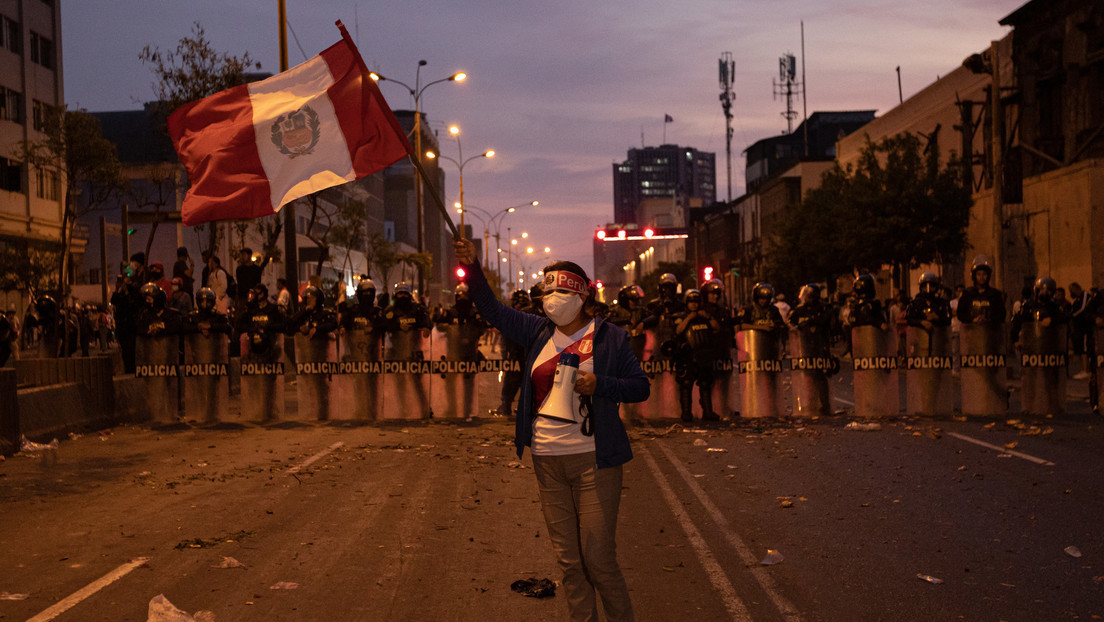 Alta tensión en las calles de Perú: manifestantes exigen cerrar el Congreso y liberar a Castillo