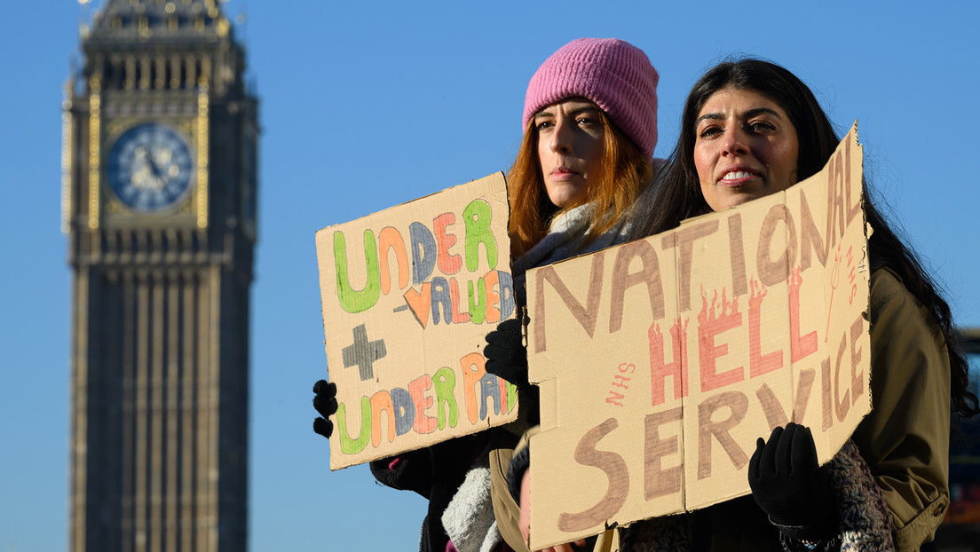 Ministro británico asegura que el aumento salarial para enfermeros "avivaría" la inflación