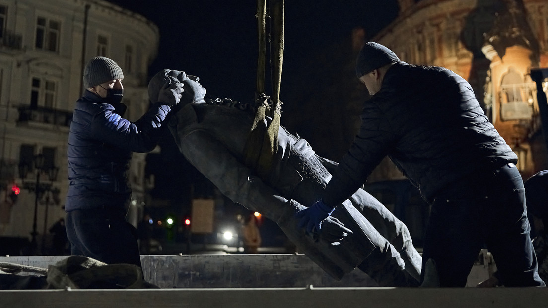 VIDEO: Desmontan en Odesa el monumento de la emperatriz Catalina II, fundadora de la ciudad ucraniana