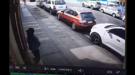 Devuelve los objetos robados por su hija un día antes y deja un conmovedor mensaje