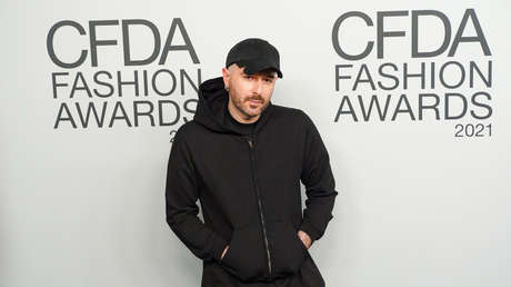 El director creativo de la casa de modas de lujo Balenciaga, Demna Gvasalia