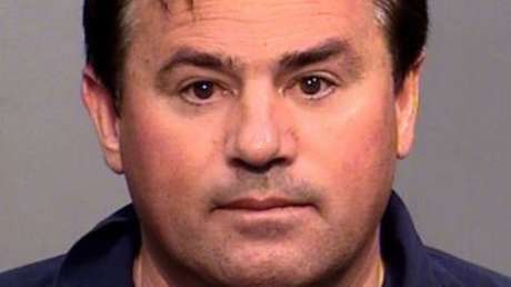 Acusan al líder de una secta de EE.UU. de tráfico de personas y poligamia con 20 mujeres, incluida su hija