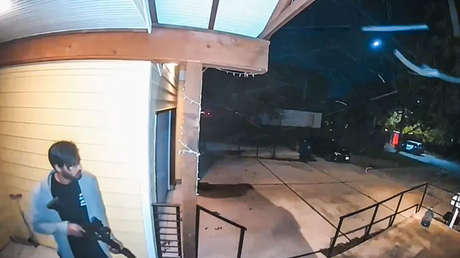 Un policía estadounidense mata a balazos a un hombre que defendía su casa de un ladrón (VIDEOS)