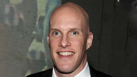 Muere reconocido periodista de fútbol estadounidense mientras cubría el Mundial de Catar