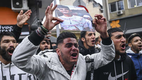Violentas protestas se registran en Grecia tras disparar un policía contra un joven gitano (VIDEOS)