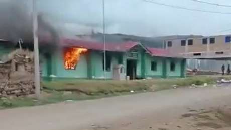 Prenden fuego a una comisaría en la localidad peruana de Huancabamba