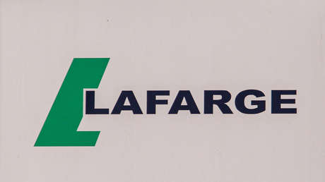 Cientos de ecologistas atacan una cementera en Francia y causan daños considerables (VIDEO)