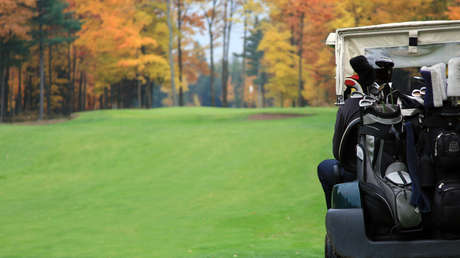 Recolectores de residuos rescatan a un anciano que quedó atrapado bajo un carro de golf durante más de 7 horas