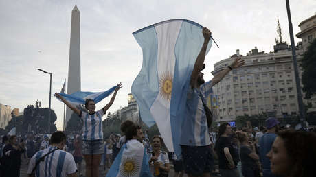 Argentina celebra a lo grande en el Mundial tras aplastar a Croacia y clasificarse a la final (VIDEOS)