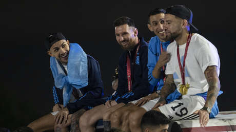 VIDEO: Un cable se cruza en el camino de la selección argentina