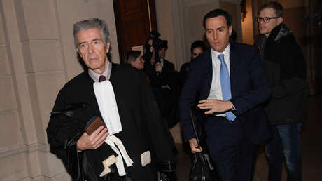 Comisario europeo compara el escándalo de corrupción en el Europarlamento con escenas dignas de 'Narcos'