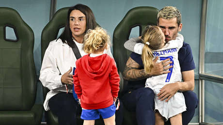 La esposa de Griezmann le envía una carta de apoyo tras la derrota en el Mundial