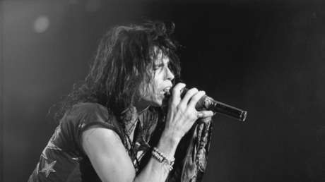 Demandan a Steven Tyler por abusar sexualmente de una menor en la década de los 70