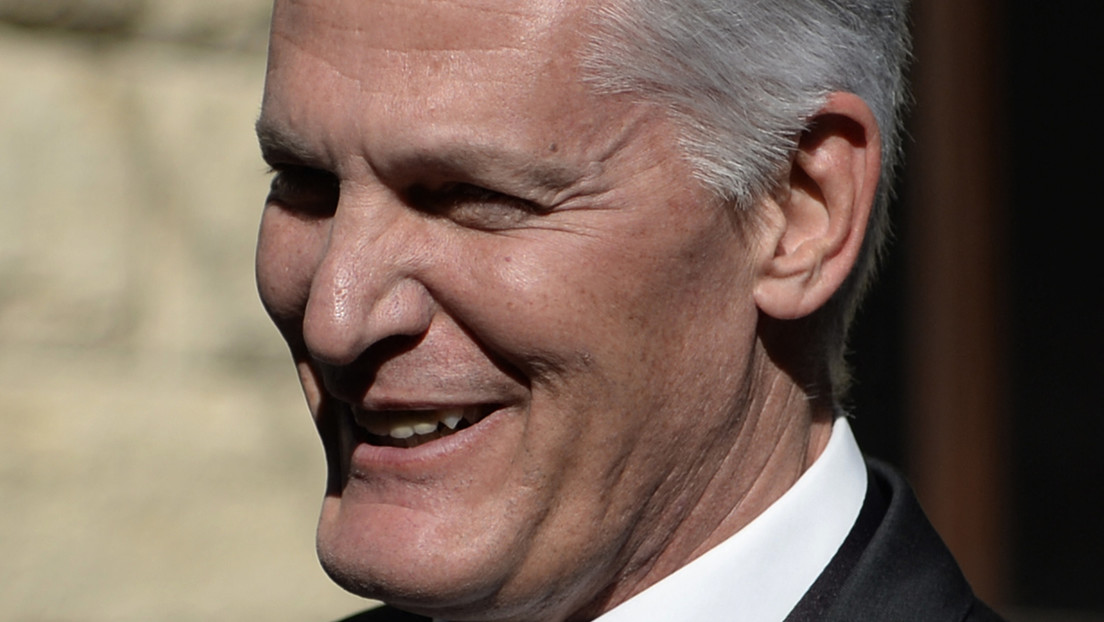 El jefe del monopolio estatal de energía de Sudáfrica sobrevive tras tomar una taza de café con cianuro