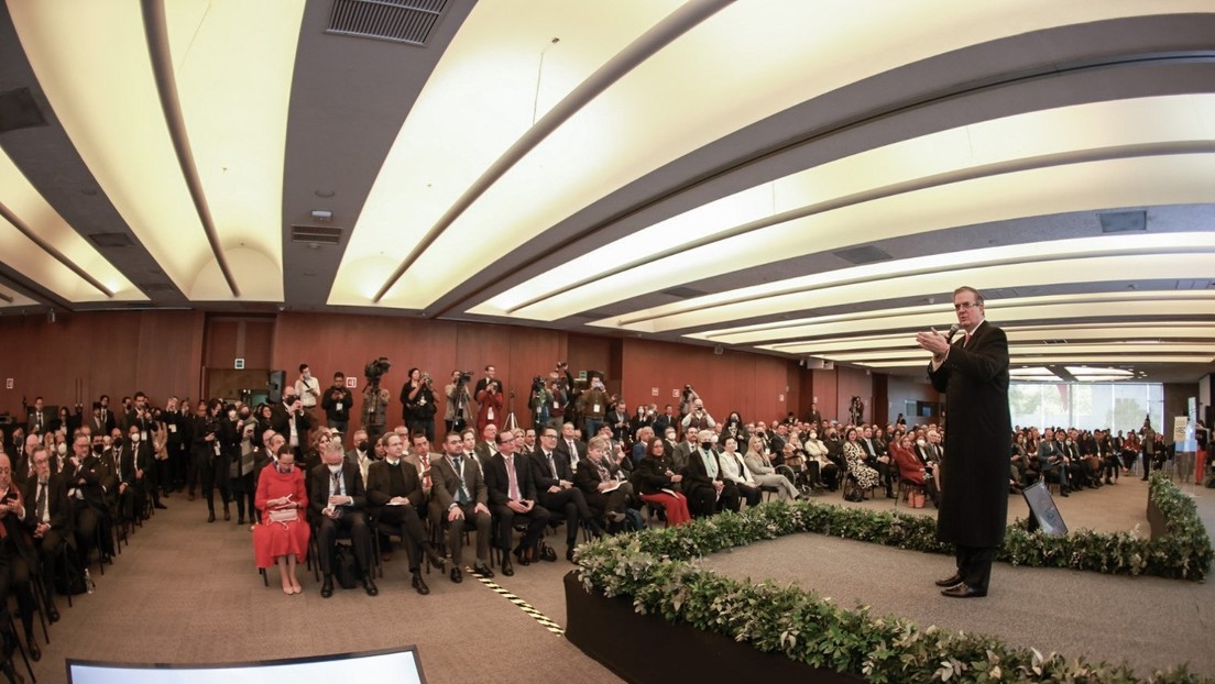 Canciller de México: "Hay que sacar del marasmo a la OEA, es un desastre, pero Almagro es peor"