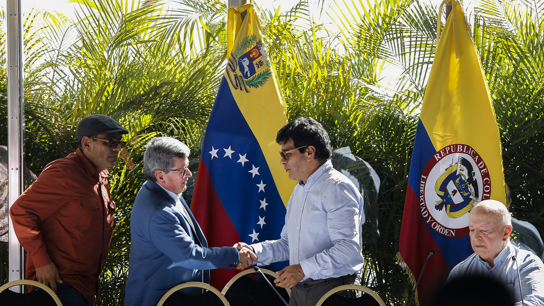 Ritmos dispares y una "crisis" en ciernes: ¿peligra el diálogo entre el Gobierno de Petro y el ELN?