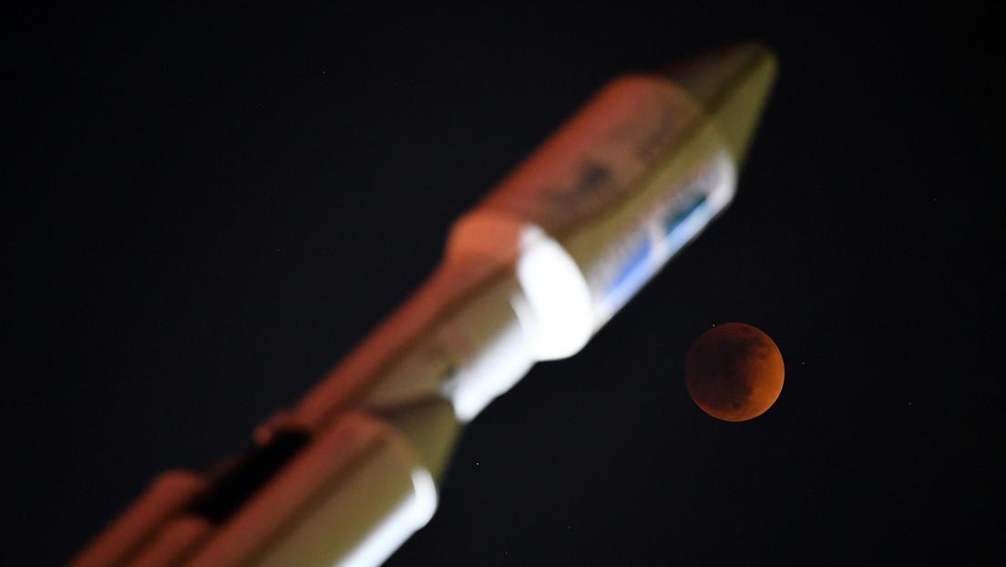VIDEO: SpaceX lanza el cohete superpesado Falcon Heavy en una misión clasificada para el Pentágono