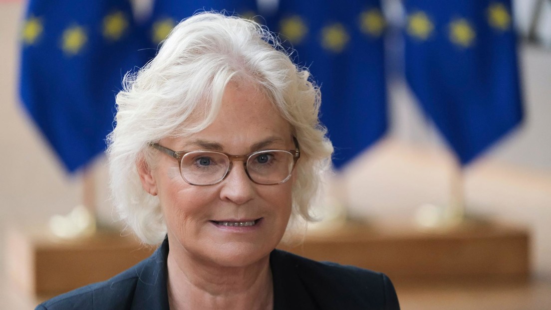 Exministra de Defensa alemana habría prohibido hacer inventario de tanques Leopard por temor a presiones