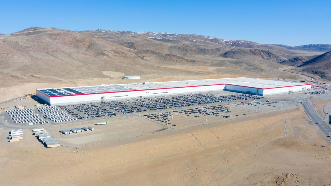Tesla anuncia una inversión de 3.600 millones de dólares para producir camiones Semi y baterías