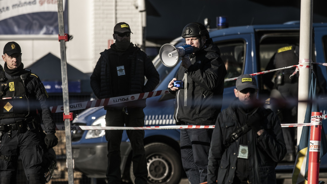 Activista antislámico vuelve a quemar un Corán y da un ultimátum a Erdogan