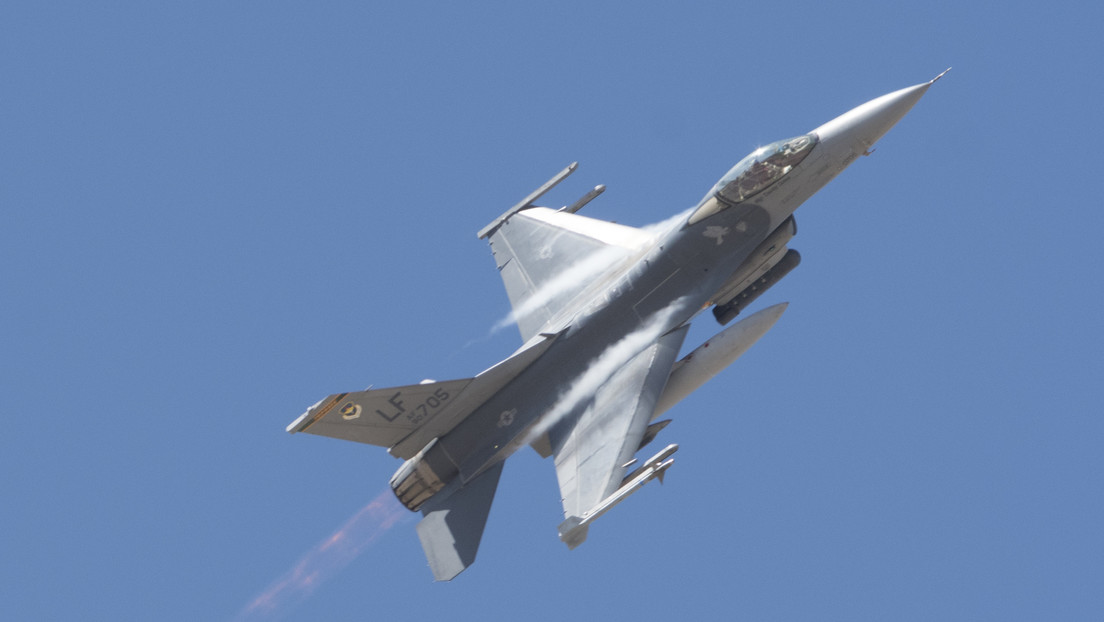 Politico: Funcionarios del Pentágono plantean suministrar cazas F-16 a Ucrania