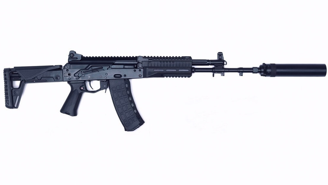 FOTO: Rusia presenta su fusil Kaláshnikov actualizado con las sugerencias de combatientes