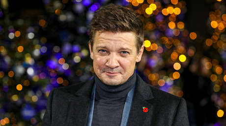 Jeremy Renner, estrella de Marvel, en cuidados intensivos tras pasar por el quirófano