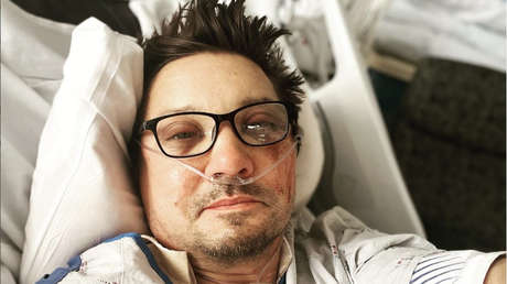 Jeremy Renner publica una selfi con su primera declaración tras el accidente con un quitanieves