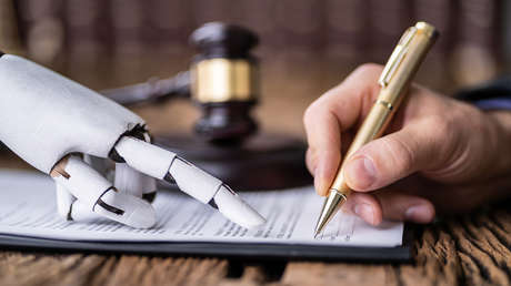 Por primera vez un 'robot-abogado' con inteligencia artificial asesorará a un acusado en un juicio