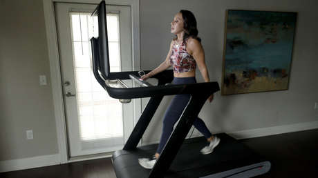 Multan a Peloton con 19 millones de dólares por no informar sobre cintas de correr defectuosas