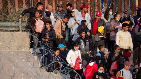 "Envalentona a los cárteles": Gobernador de Texas critica la política migratoria de Biden