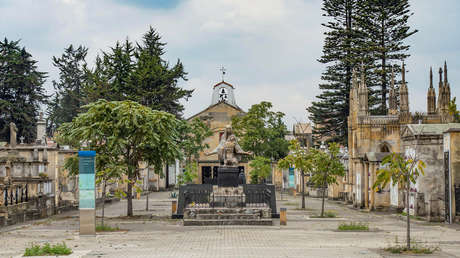 Dimite una alta funcionaria de Bogotá tras denuncias de coimas y mal uso de crematorios