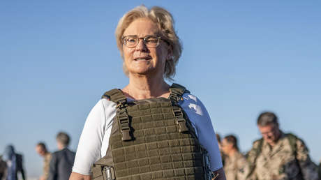 ¿Un 'patinazo' demasiado caro? Los cabos sueltos que rodean la dimisión de la ministra alemana de Defensa